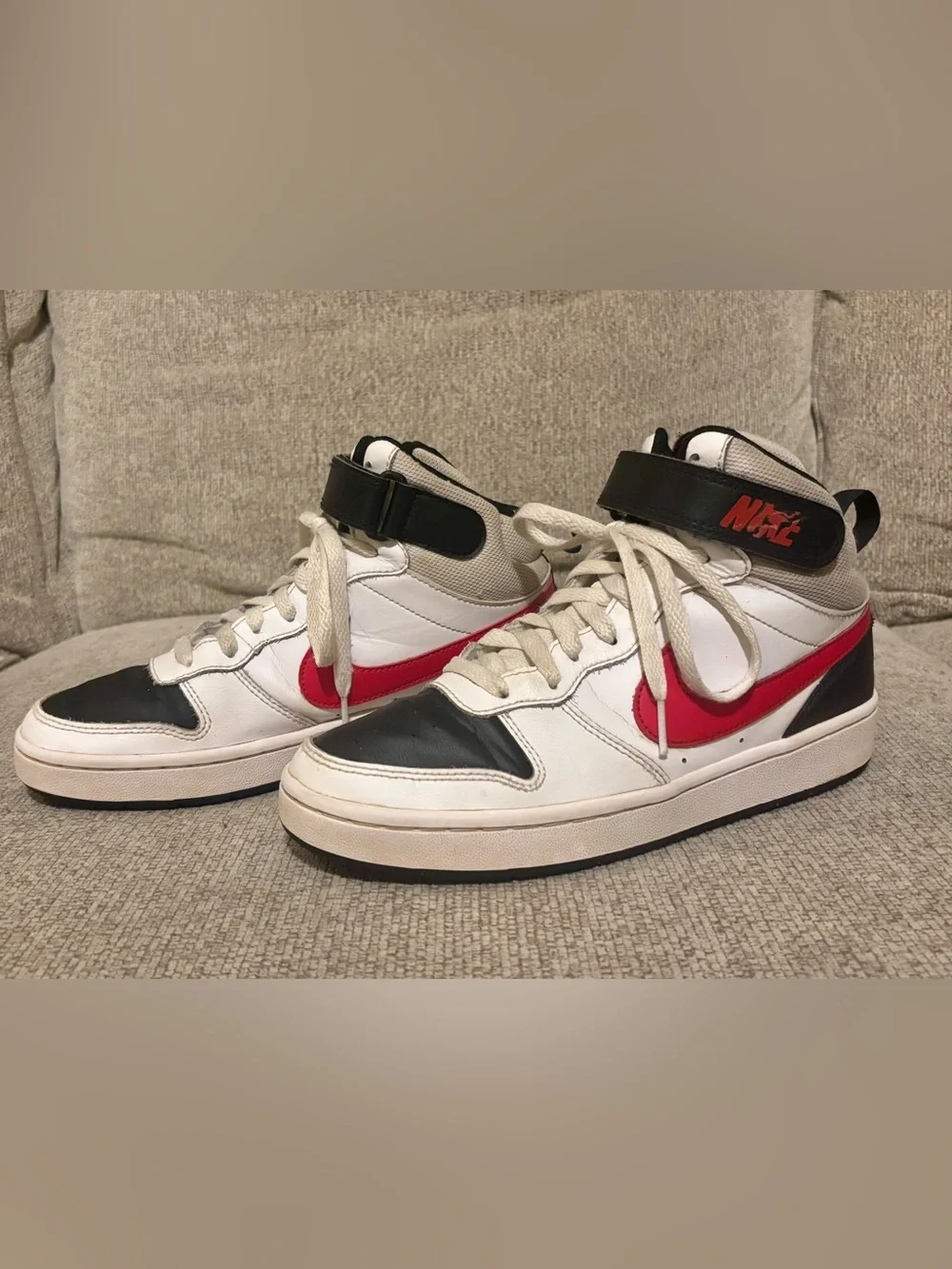 Kids Nike High-Top Sneakers size 6 Red Black & White